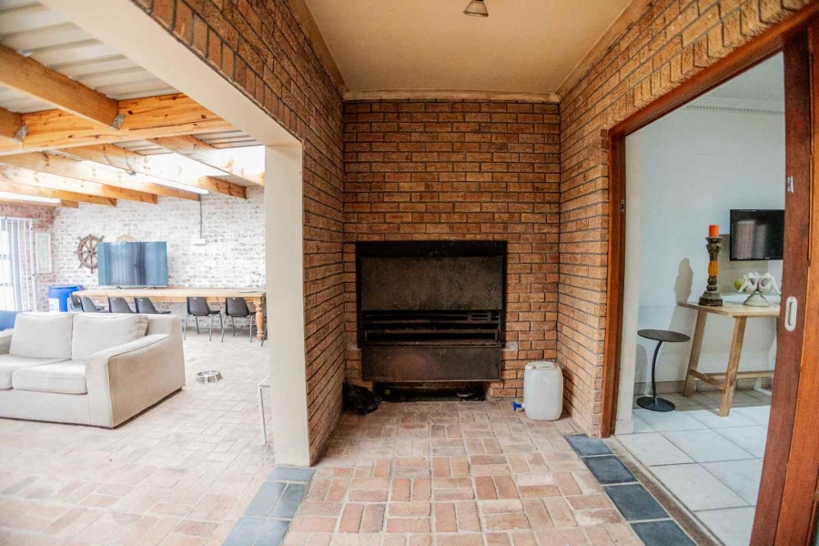 To Let 3 Bedroom Property for Rent in Protea Heights Western Cape